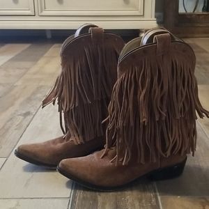 Smoke Mountain Fringe boots size 3 1/2 girls